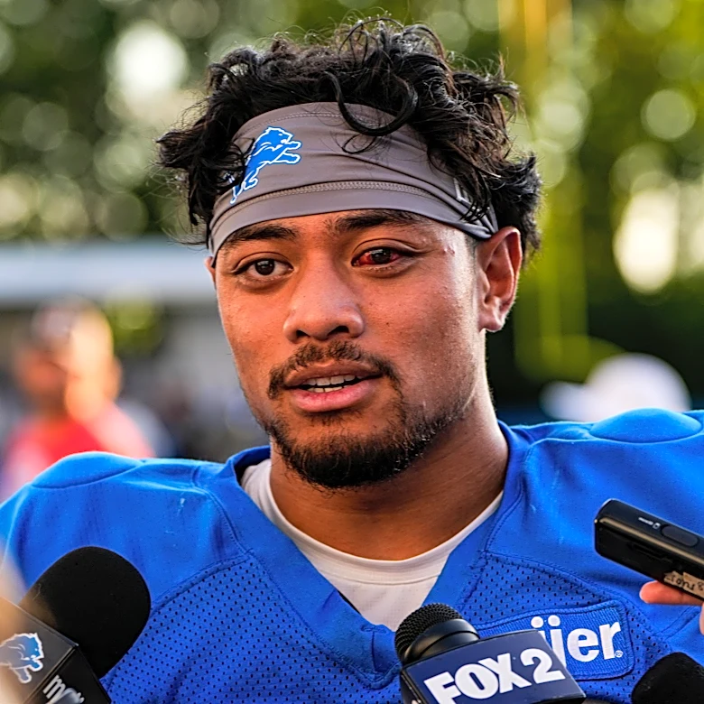 Safety-turned-running back Sione Vaki set for increased role on offense