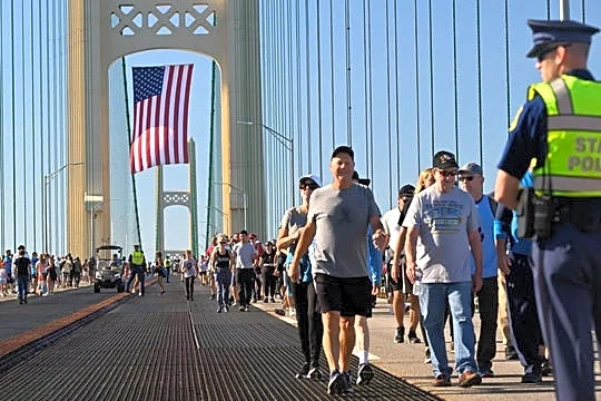 Officials estimate 34,000 participate in Mackinac Bridge Walk