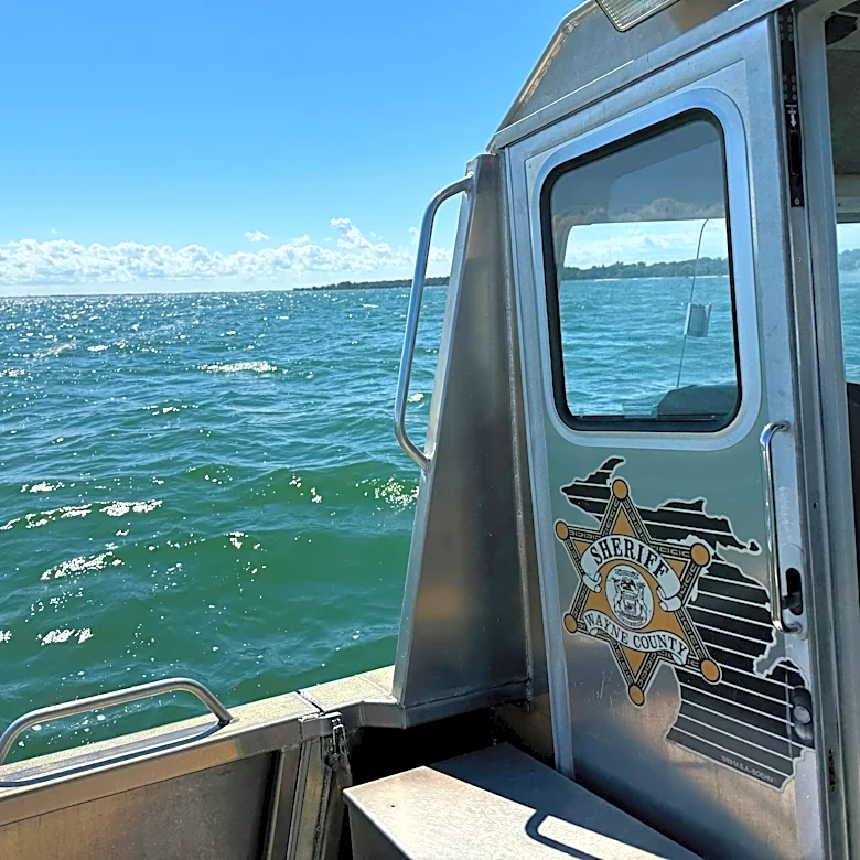 Body recovered in lake near Grosse Pointe Farms may be missing boater