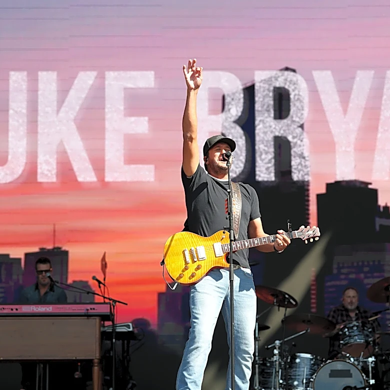 Luke Bryan Farm Tour coming to Michigan. Where massive show will be