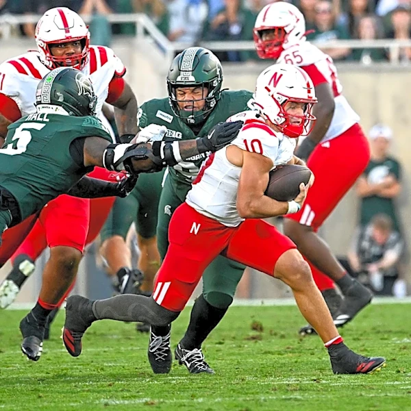 Michigan State linebacker Jordan Hall leaves game with apparent leg injury