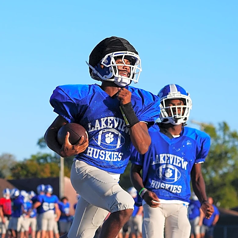 St. Clair Shores Lakeview football getting big push from 'big, good-looking fellas on 11 Mile'