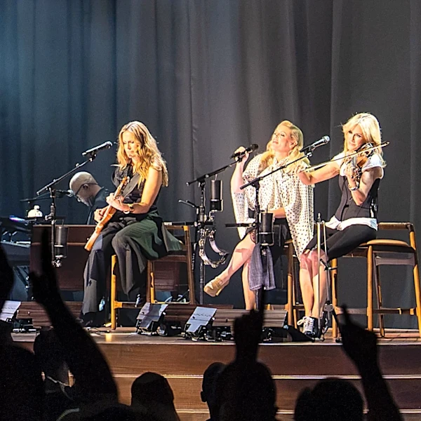 The Chicks kick off national 'Taking the Long Way' tour at Fox Theatre