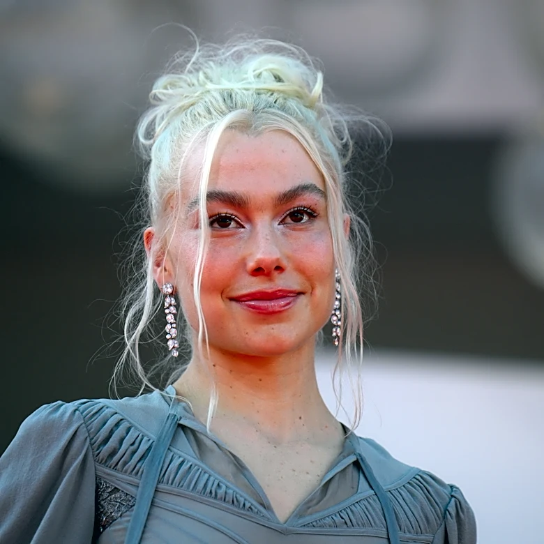 Phoebe Bridgers enthralls a sold-out Little Caesars Arena: 3 takeaways