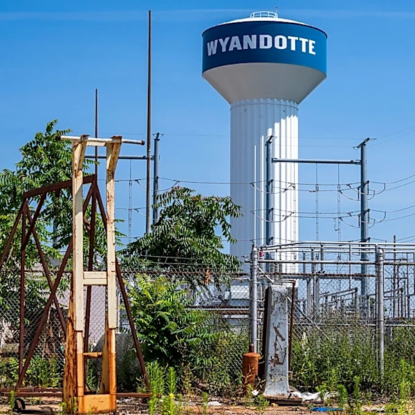 Wyandotte officials fight citizen drive to move water to regional authority