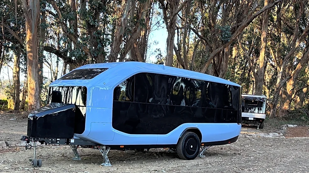 Pebble Flow camper offers autonomy, hitches itself to truck