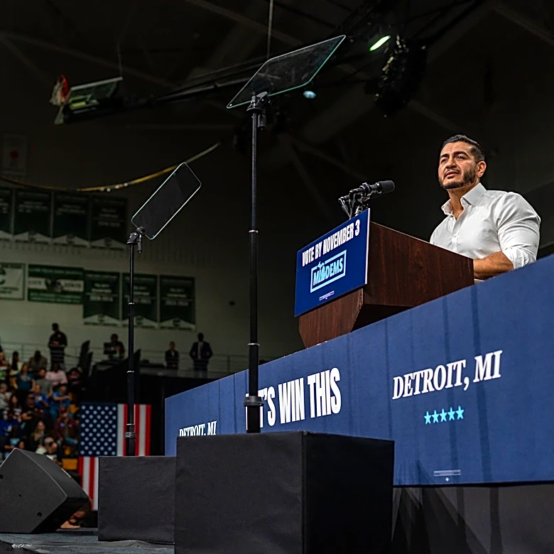 Obama skewers Trump as incompetent, corrupt as he rallies Dems in Detroit