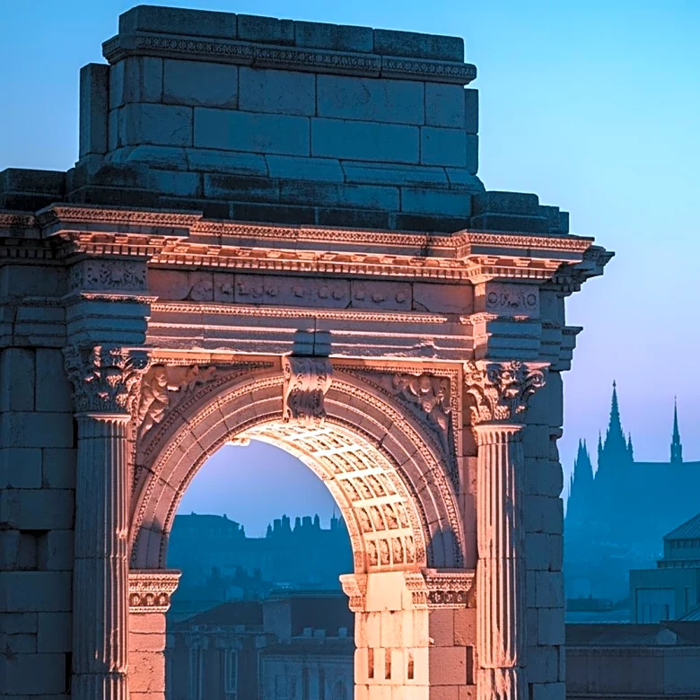 From the Medieval "Closes" of Old Town to the Neoclassical Elegance of Edinburgh