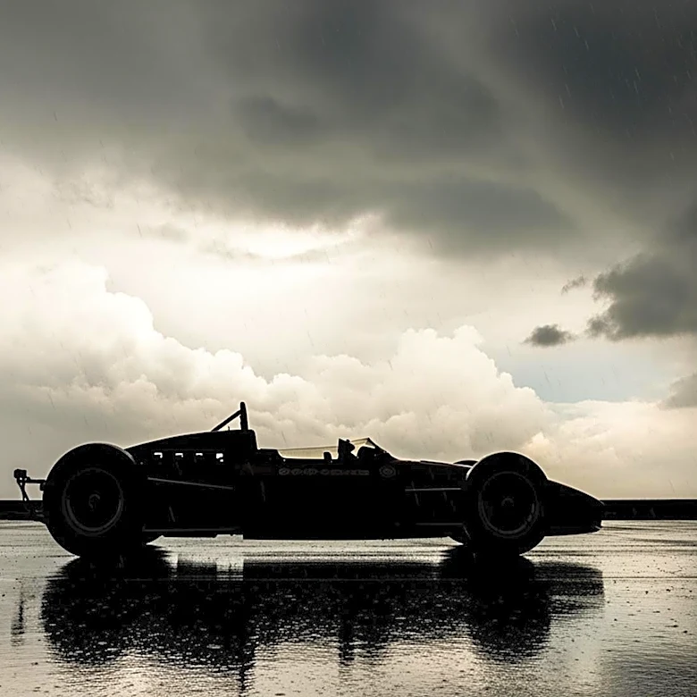 What makes the 1915 Indianapolis 500 a Race Against the Elements