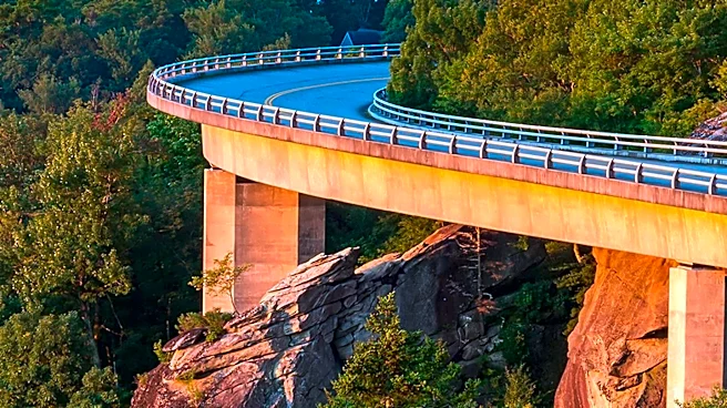 What makes the Scenic Beauty of the Blue Ridge Parkway Worth Visiting