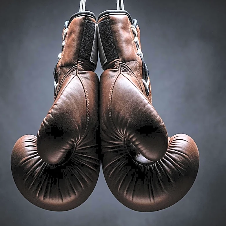 On This Day: Larry Holmes Defended His Heavyweight Crown Against Leon Spinks