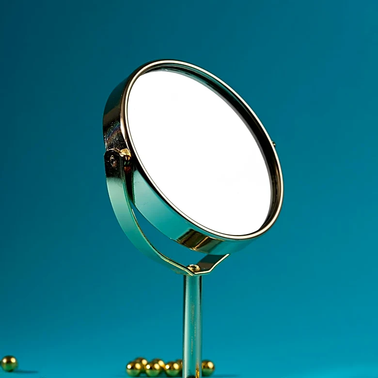 How did Makeup Mirrors Evolve from Compacts to Smart Tech