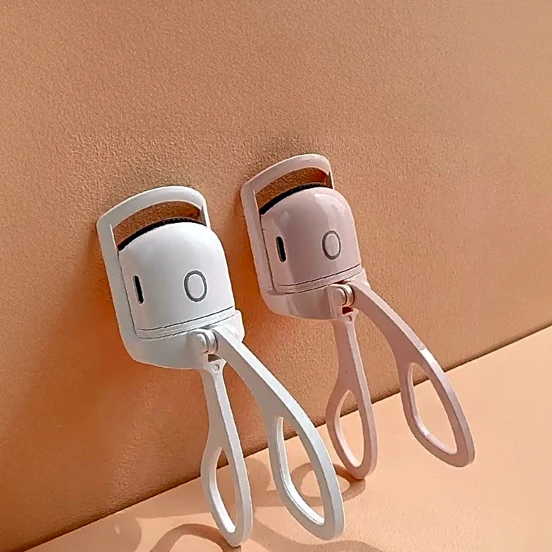what are the Pros and Cons of Using an Eyelash Curler