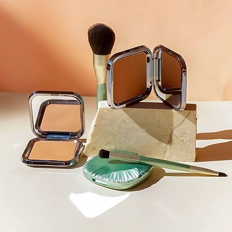 How the Makeup Compact Reflected Changing Beauty Standards