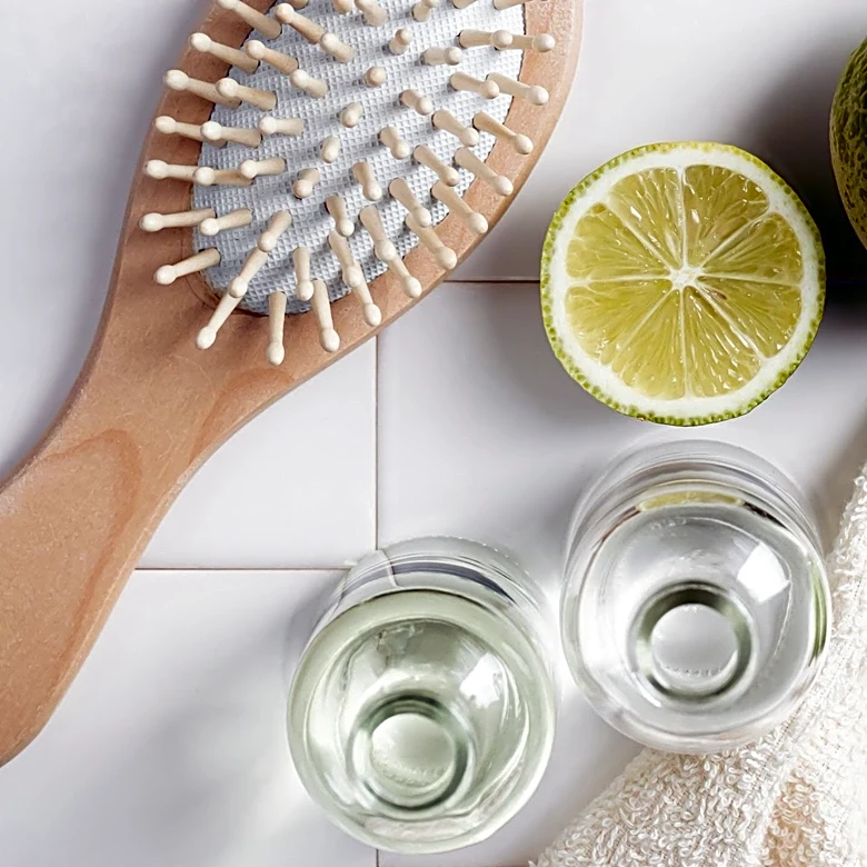 What are Dandruff's Major Symptoms and Causes
