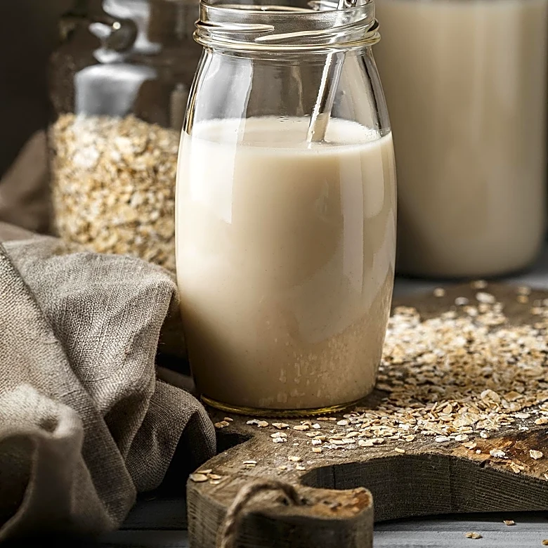 The Evolution of Oatmeal: From Groats to Instant Meals and Plant-Based Milks