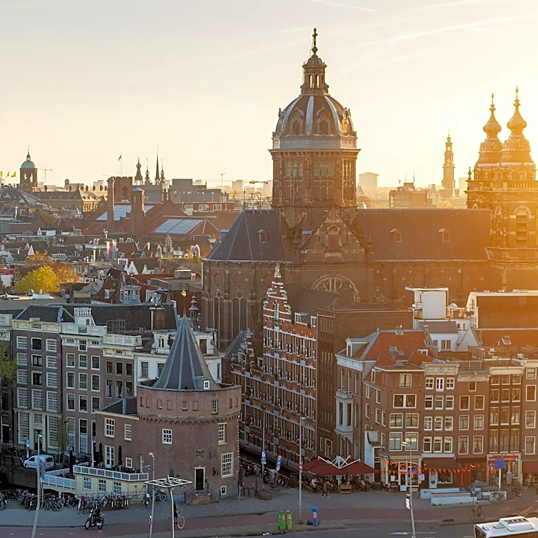 What Made Amsterdam So Wealthy During Its Golden Age?