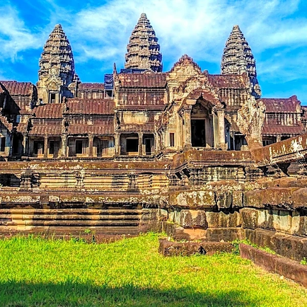 What makes Angkor Wat an Architectural Icon 