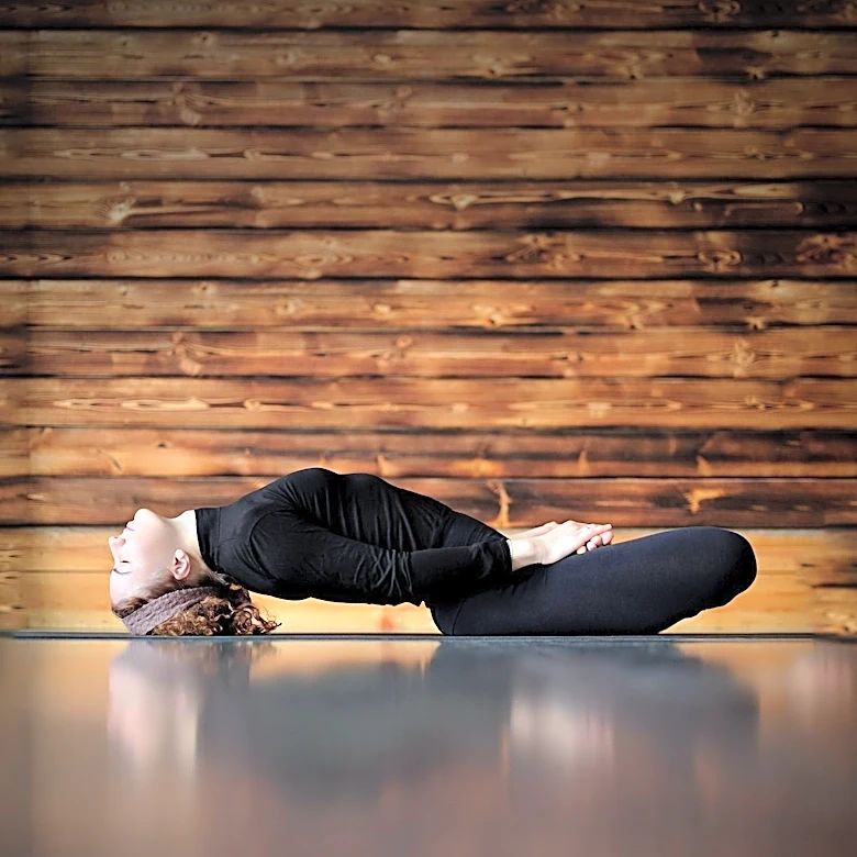 How Does the Upward-Flying Lock Direct Energy in Yoga?