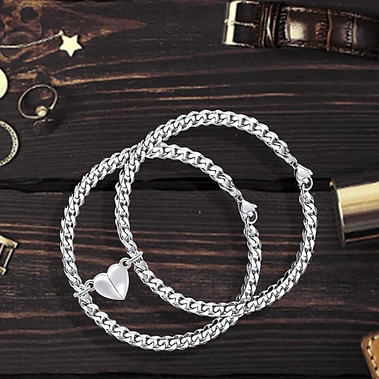 How World War II Helped Spark a Charm Bracelet Boom in America