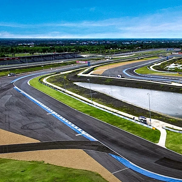 Why Did Ayrton Senna’s 1993 Donington Park Drive Become So Famous?