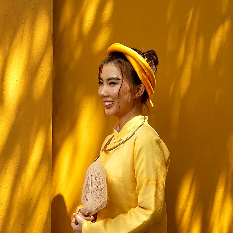 The Surprising History Behind the Headband Fashion Trend