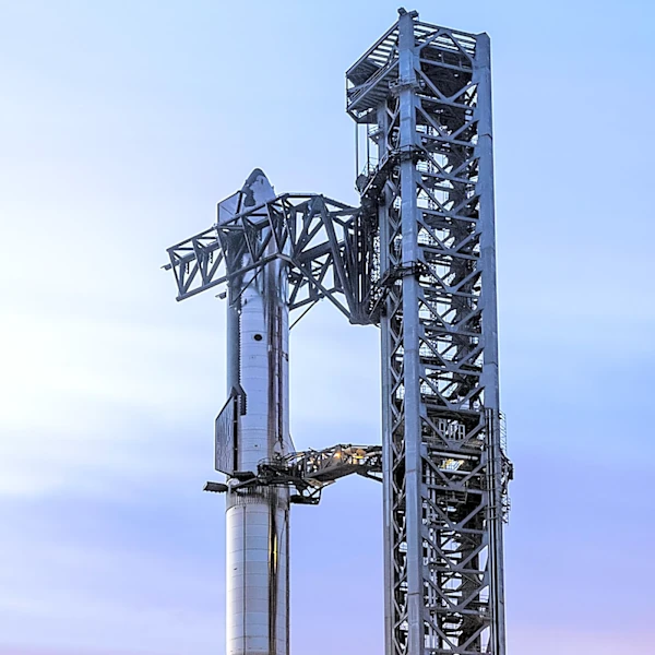 How SpaceX's Mechazilla Arms Catch a Returning Super Heavy Booster