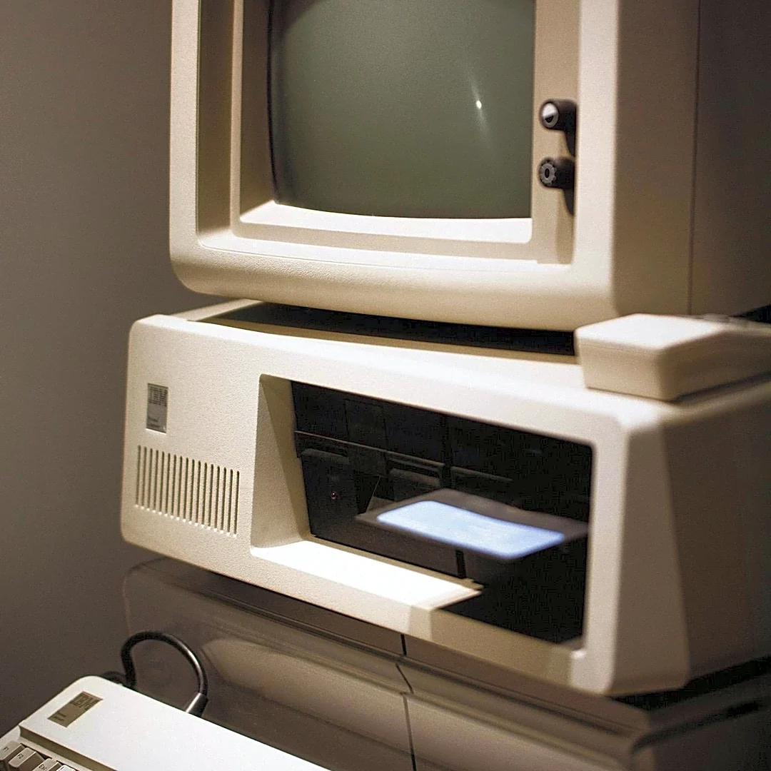 How IBM PC DOS Evolved From Microsoft's 86-DOS