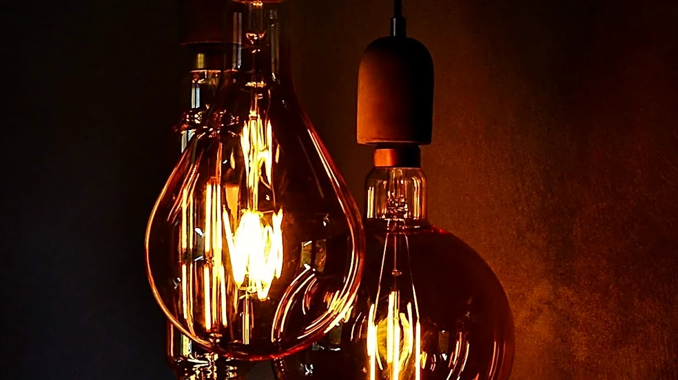 The 1980s Revival That Brought Antique-Style Light Bulbs Back