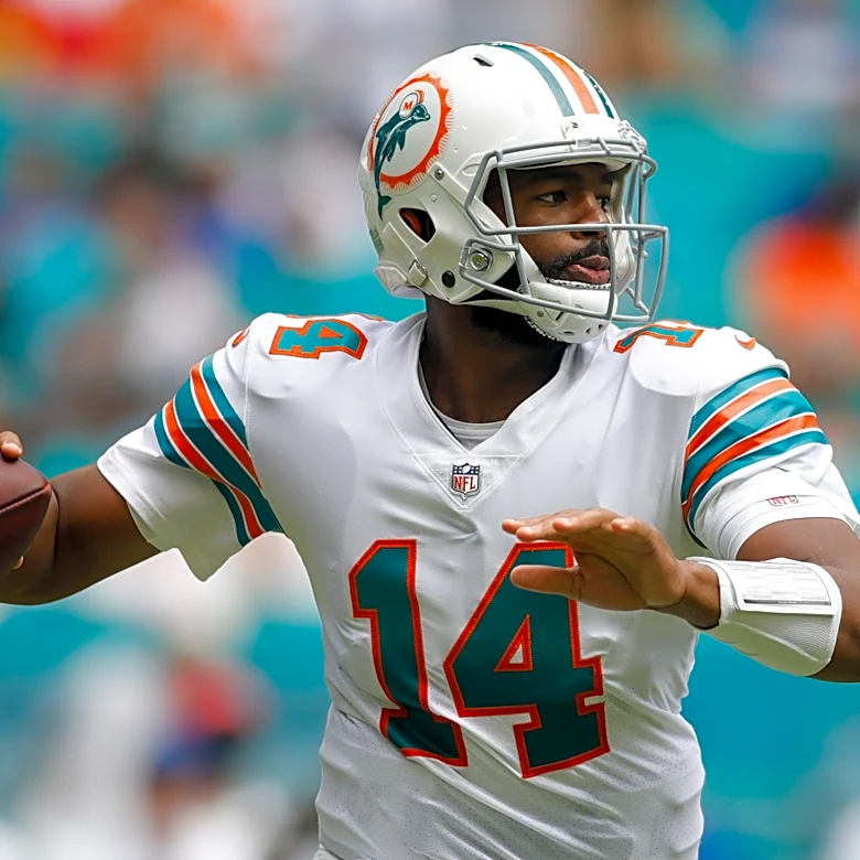 Former Dolphins QB practicing with new team despite contract dispute