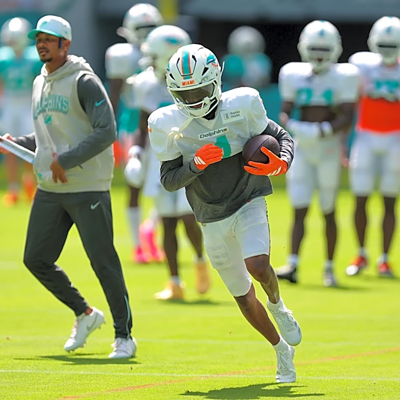 Dolphins trade veteran WR for 2025 fourth-round pick