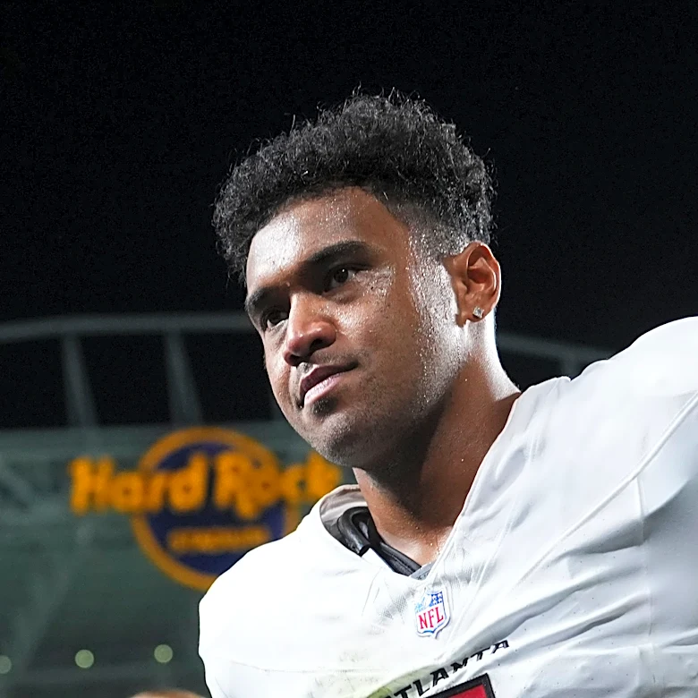 Tua Tagovailoa reacts to boos from Dolphins fans in return to Miami