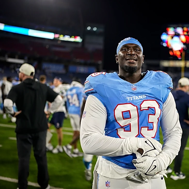 Dolphins signing two-time Super Bowl champion DE