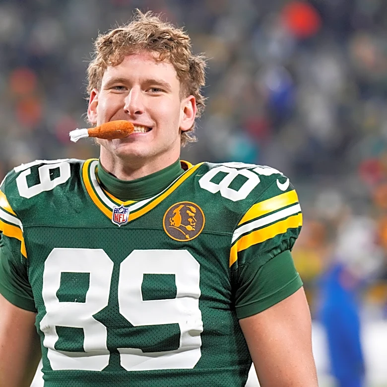 Dolphins place veteran TE on IR among 8 moves to open roster spots