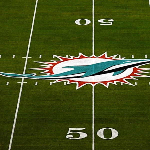 Dolphins add former Alabama OL to their front office