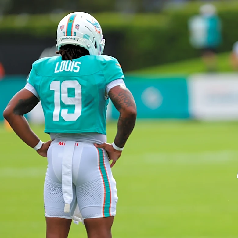 Dolphins rookie LB ruled out after suffering knee injury in Week 1