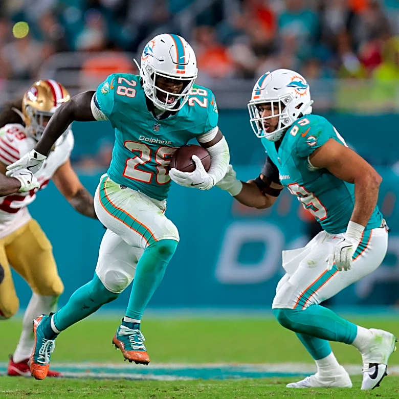 Watch: Dolphins RB De'Von Achane mic'd up vs. 49ers