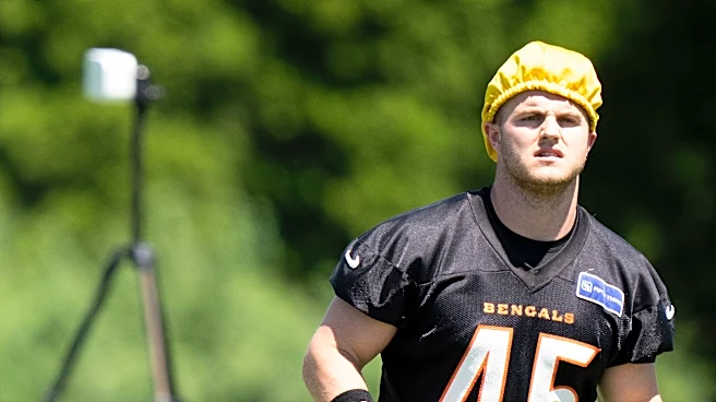 Dolphins sign 26-year-old LB back to their practice squad