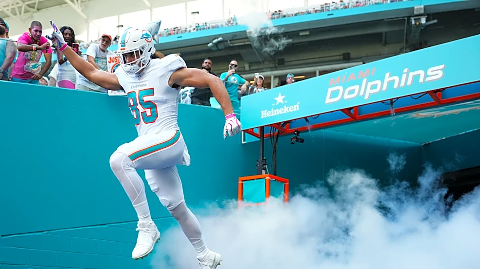 Are the Miami Dolphins playing in Week 6?