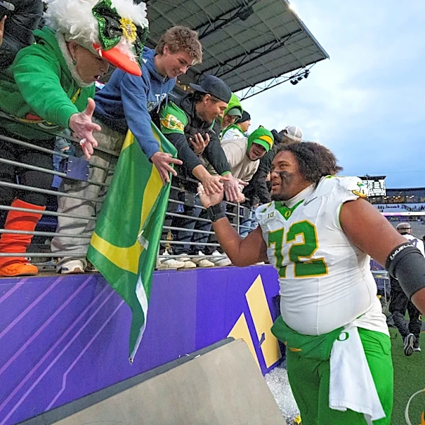 Oregon's Iapani Laloulu ranked 6th among draft-eligible IOL in 2027