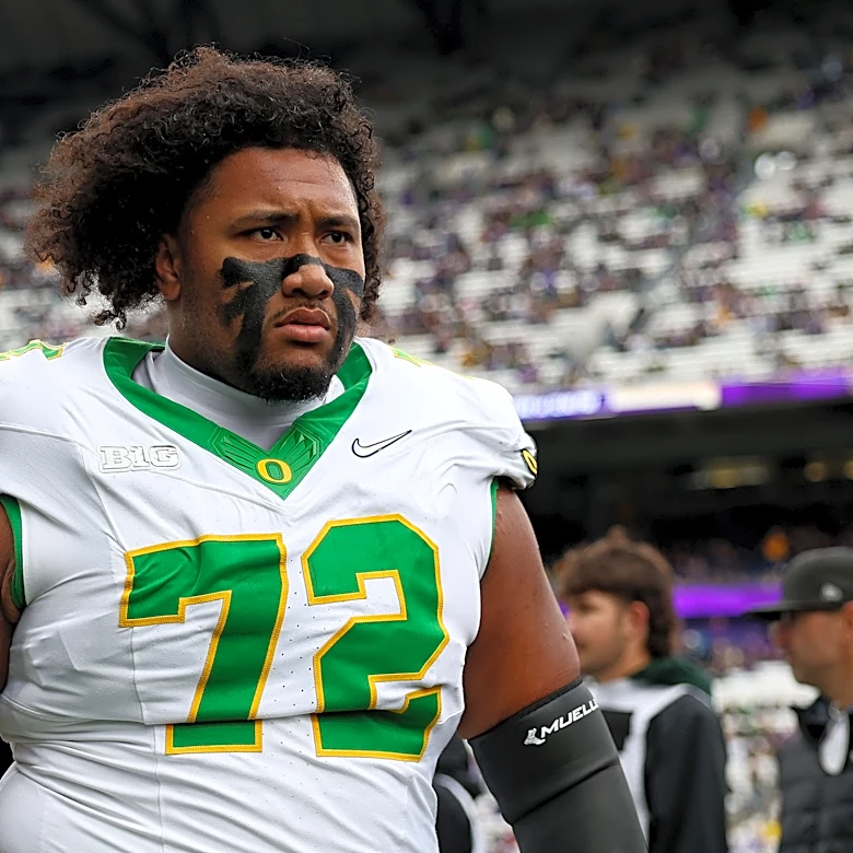 Laloulu, Bennett open up on development, rotation along Oregon offensive line