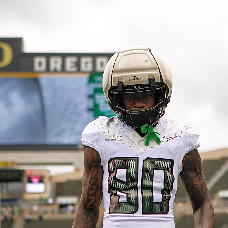 Dillon Gresham remains with Oregon Ducks despite uncertain future