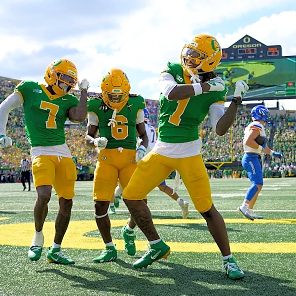 Oregon's Dakorien Moore gives injury update before Oklahoma State game