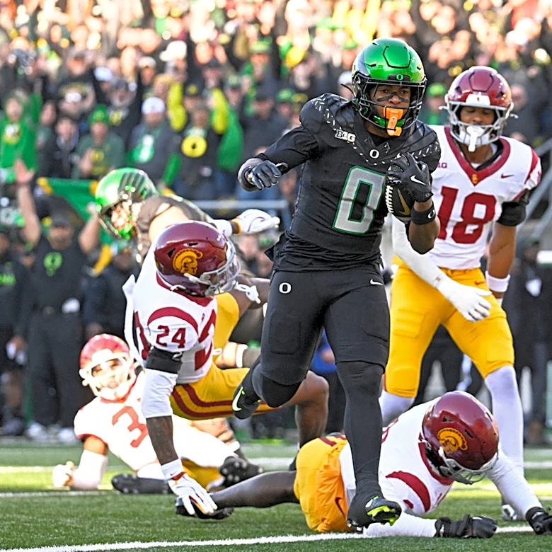 Oregon Ducks open as slim favorites over USC in early betting line