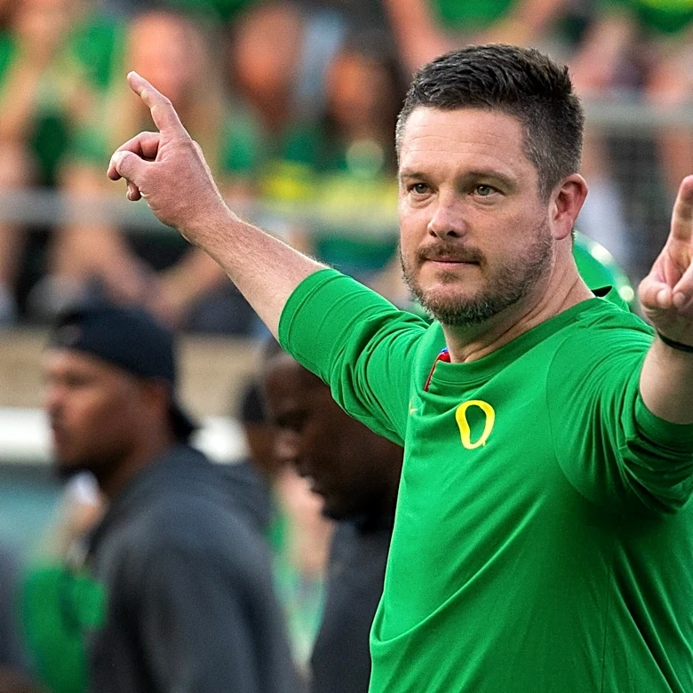 Dan Lanning joins Oregon coaching legends with 50th career win