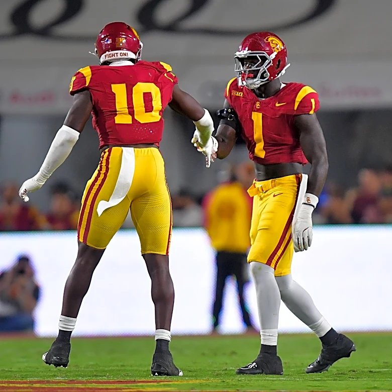 What should the Oregon Ducks expect from the USC Trojans' defense?