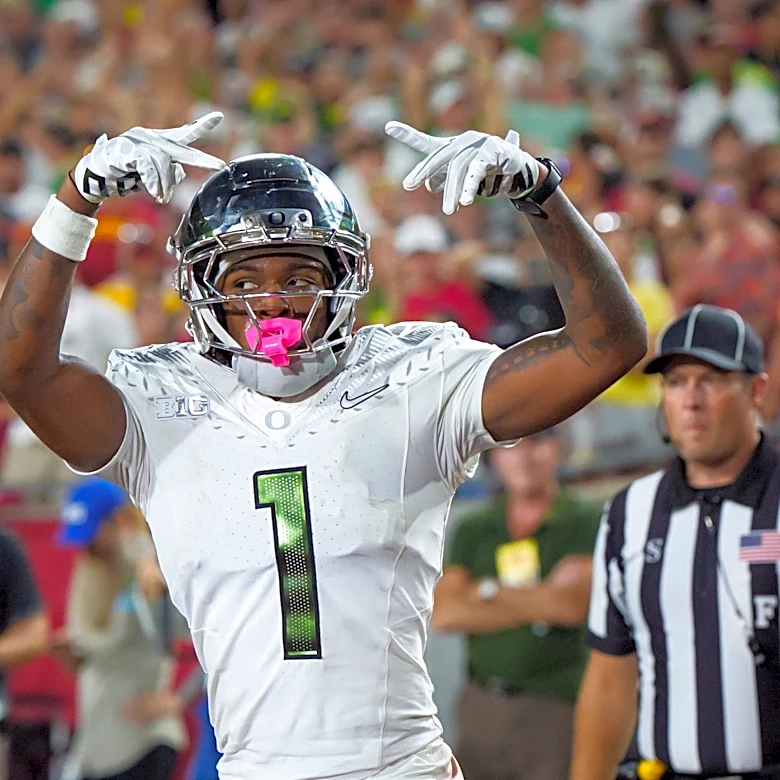 Oregon Ducks fans react to victory vs. USC Trojans, Dante Moore injury