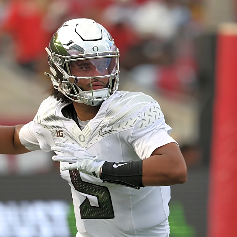Oregon QB Dante Moore concussed, returned with Ducks to Eugene