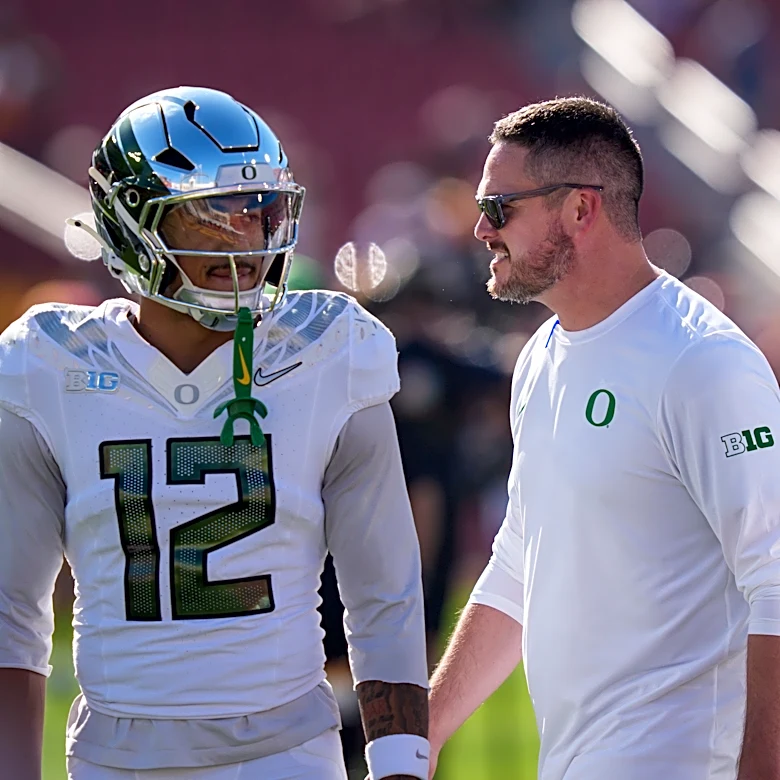 Oregon's Dan Lanning visits Seattle Seahawks practice during bye week