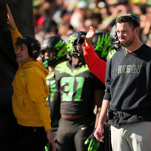 Oregon evaluating play-calling, staff changes after UCLA loss
